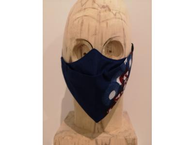 artisanaal mondmasker donker blauw met groot detail 