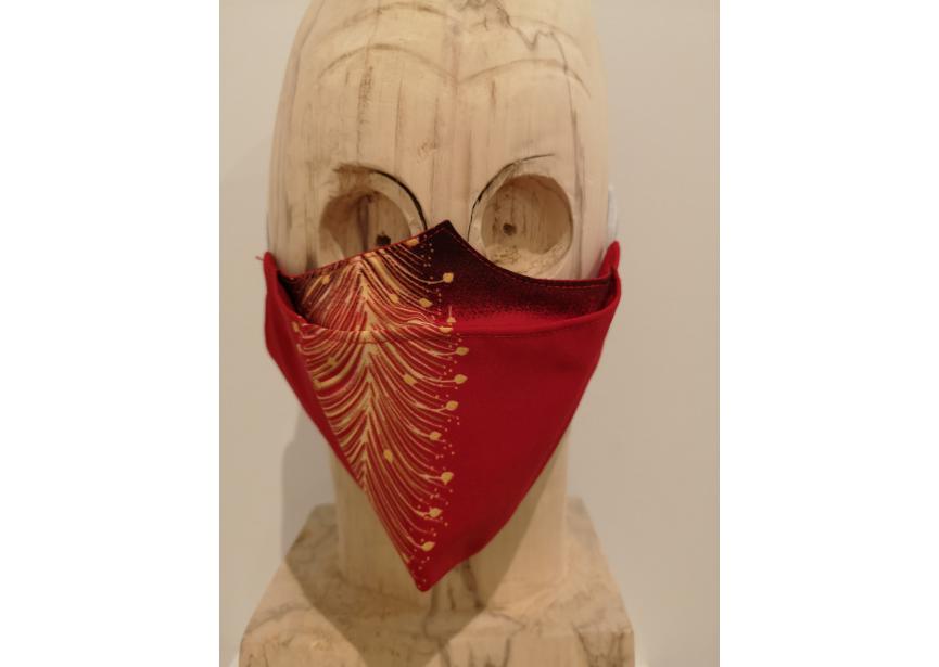artisanaal mondmasker rood  met gele verticale pluim 