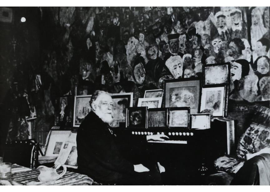 James Ensor aan zijn harmonium, 1925. Fotograaf anoniem.